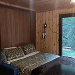 Stream-side And Sauna Шале