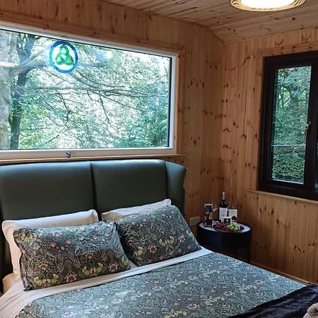 בקתה Stream-side With Private Sauna Option *